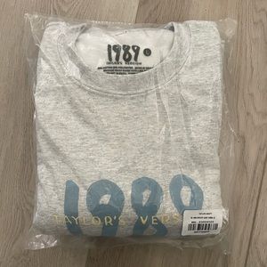 Taylor Swift 1989 Album Spotify Crewneck (size L)